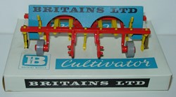Britains 09536B - 1/32 - Cultivateur à dents - Ok