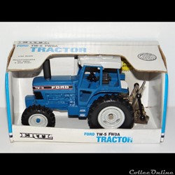 Ertl 881A - Ford TW-5 - OUI