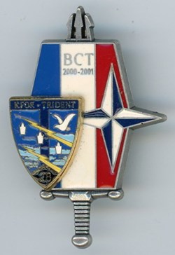 Insigne - Bataillon de commandement et de transmissions. Armé par le 28 RT. Kfor. Kosovo
