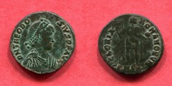 THEODOSE - GLORIA ROMANORUM - RIC 88