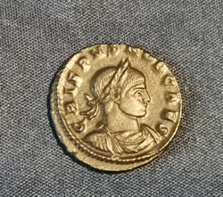 CRISPUS 747 Follis ou nummus