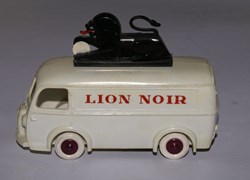 D3a Argentil lion noir