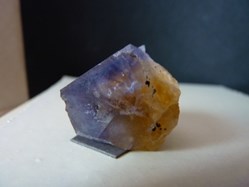 Fluorine jaune et bleue, France, Valzergues