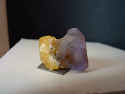 Fluorine jaune et bleue, France, Valzergues