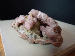 Géode de Quartz rose, France, Sainte Affrique