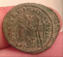 284-305 Diocletian /Victory - Cyzicus