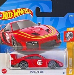 PORSCHE 935