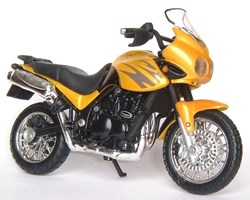 2000 - Tiger 900