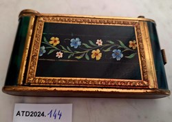 ATD2024.144 Poudrier-nécessaire à ongles à la tige fleurie