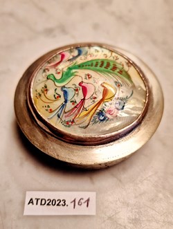 ATD2023.161 Poudrier rond au paon et aux oiseaux