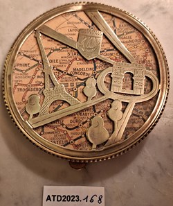 ATD2023.168 Poudrier aux monuments et au métro de Paris