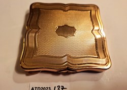 ATD2023.137 Poudrier chantourné doré
