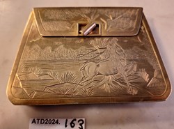 ATD2024.163 Poudrier au cerf bramant en forme de pochette
