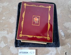 ATD2024.127 Poudrier Bordeaux à la rose