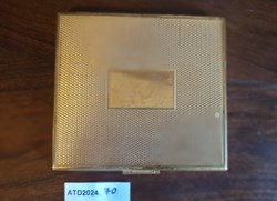 ATD2024.70 Poudrier Brelet Frères carré et doré avec cartouche