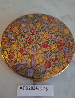 ATD2024.205 Poudrier Coalport au semis de tulipes