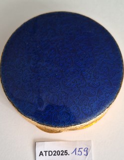 ATD2025.159 Poudrier italien guilloché émaillé en bleu