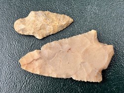 (2 artifacts) Native American stone projectile points
