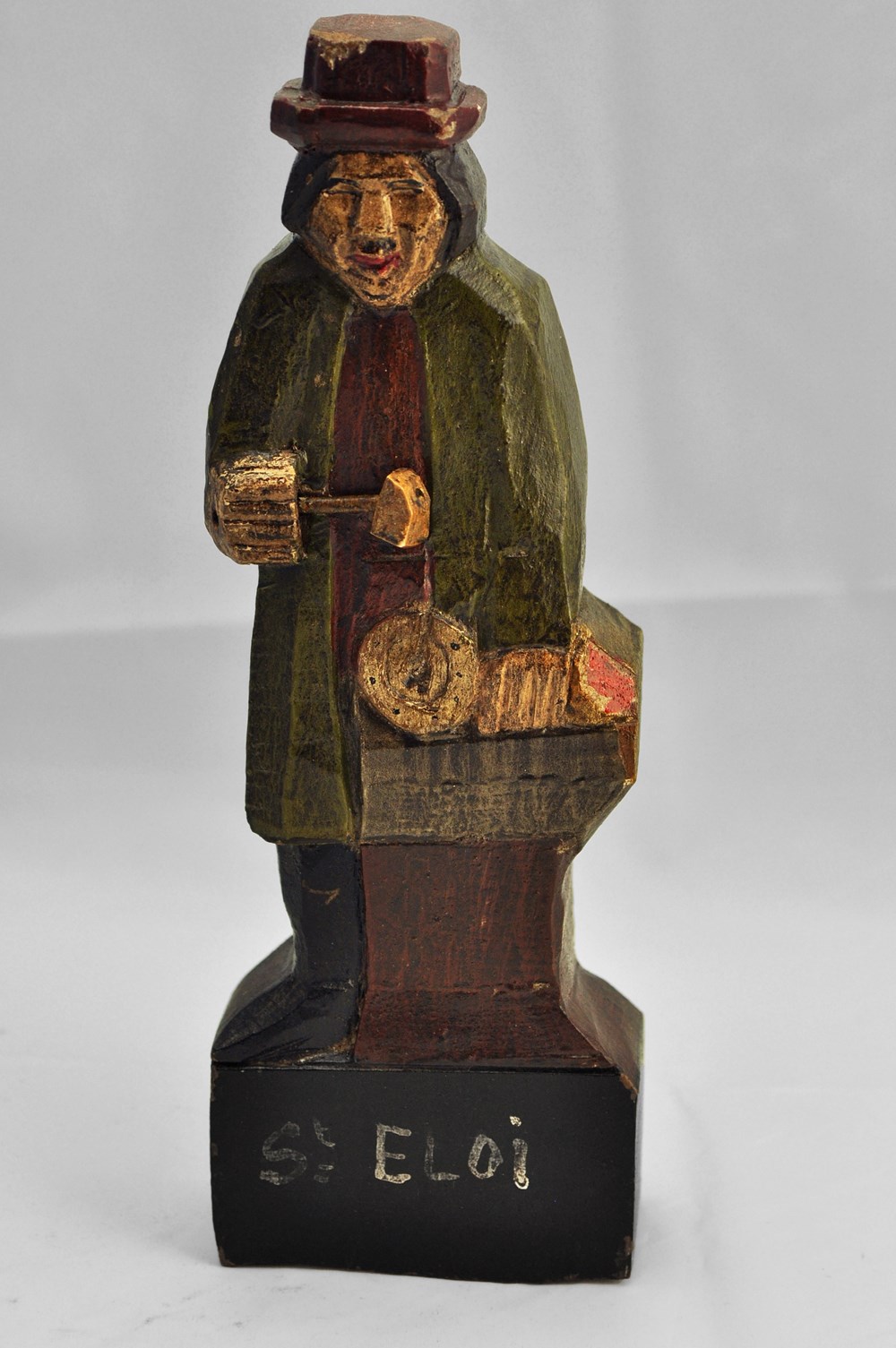 1. Statuette de St Éloi, patron des maréchaux-ferrants et des vétérinaires. 1 statuette de st eloi patron des marechaux ferrants et des veterinaires