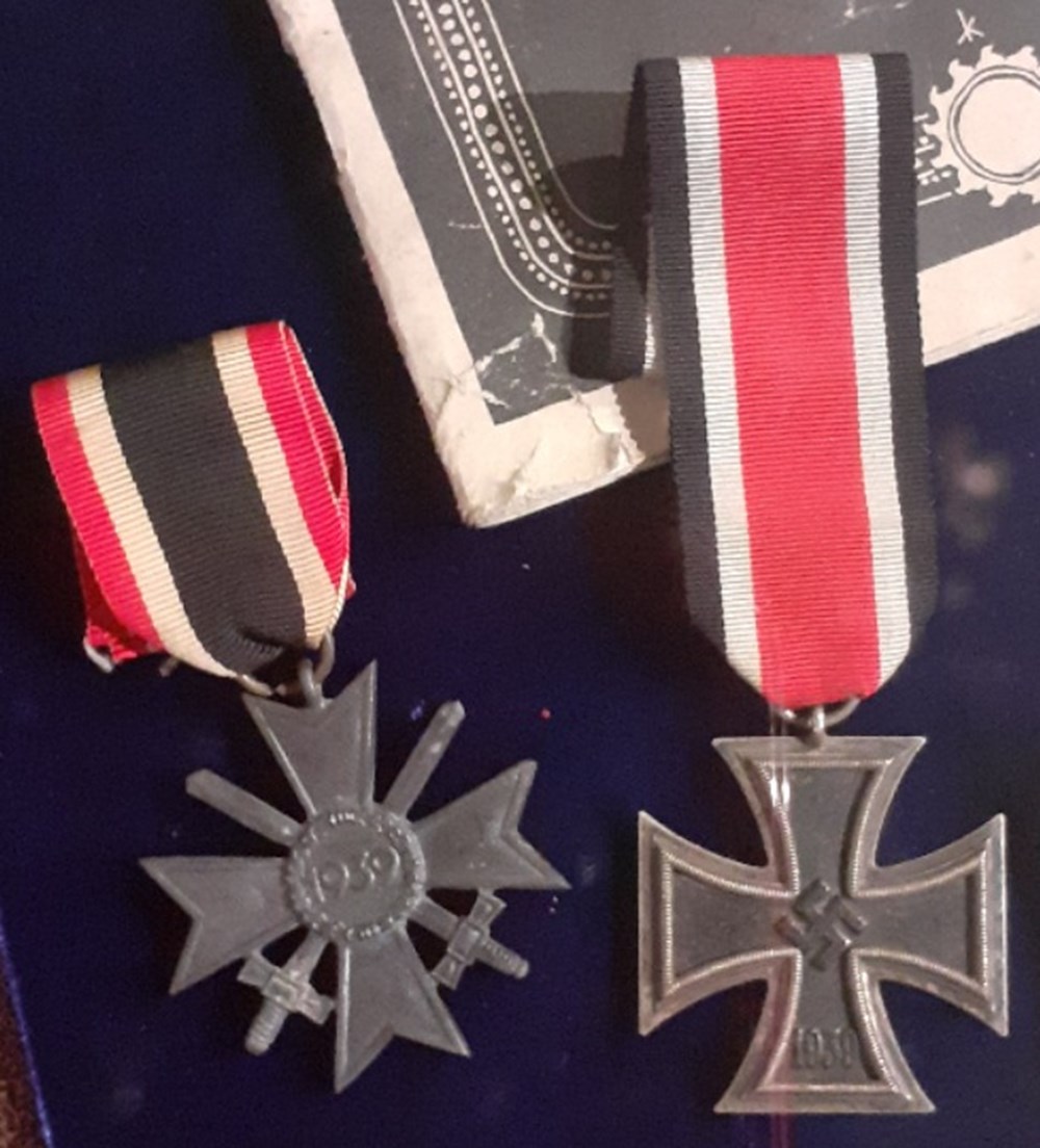 Croix du Mérite de Guerre 1939 et Croix de Fer - 3ème Reich croix du merite de guerre 1939 et croix de fer 3eme reich