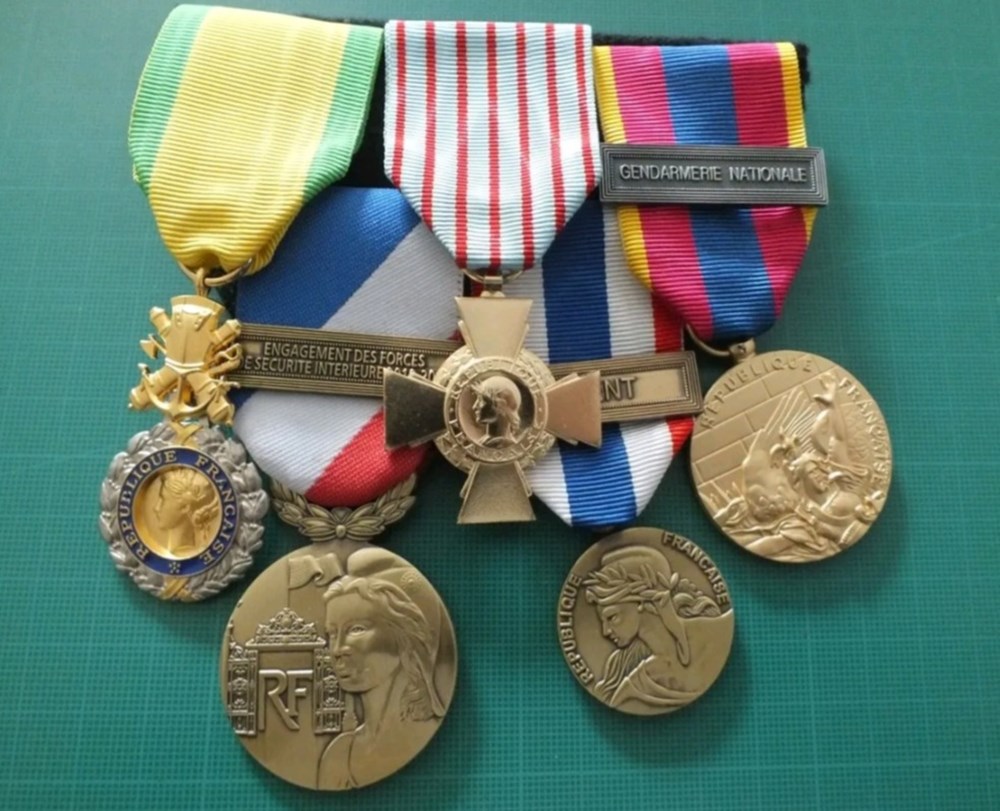 france portee de medailles francaises taille ordonnance 2