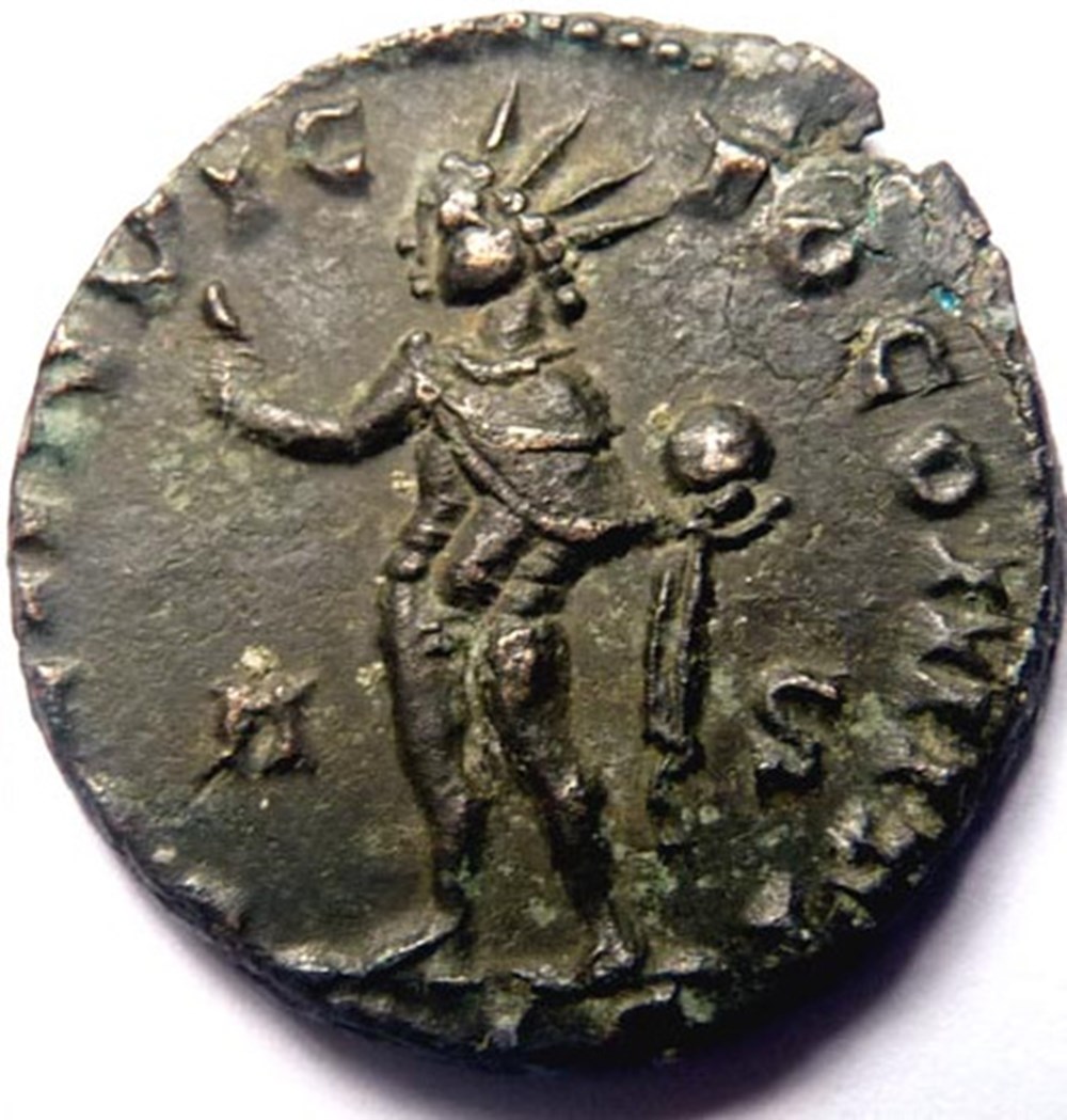 SOLI INVICTO COMITI Monnaies de Lyon " En l'honneur de Sol Invincible, guidant notre seigneur l'empereur Constantin." RIC Exemplaires Emission Buste Légende avers Sol Années estimées 307 3...