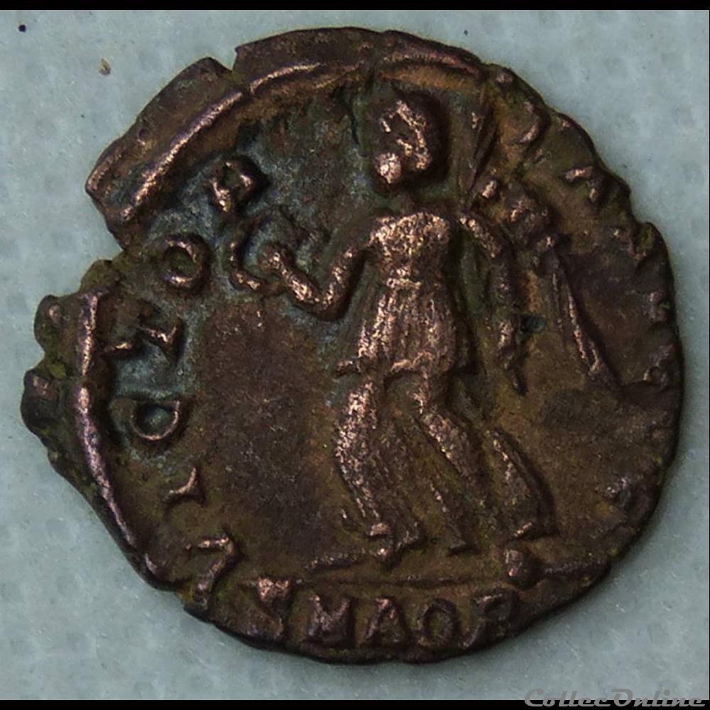  Les Victoire dans le monnayage romain (apparaissant de mani&egrave;re plus prononc&eacute;e qu'une Victoire sur un globe). Les l&eacute;gendes associ&eacute;es sont pour le moment : Comes Avg Salvs Reipvblicae Secvritas...