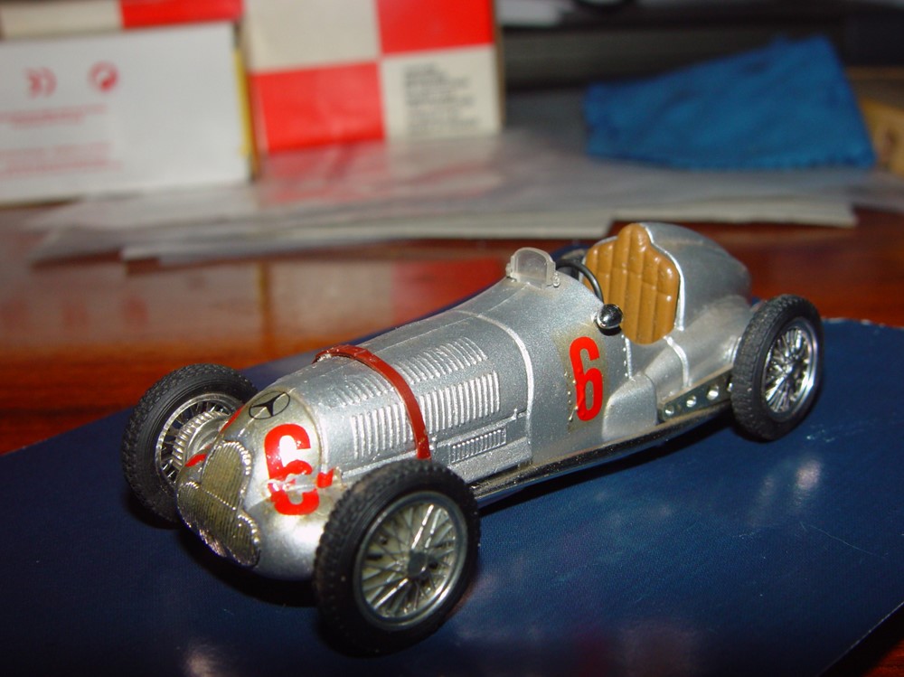  Minha colec&ccedil;&atilde;o de miniaturas de autom&oacute;veis das escalas 1/43 e 1/32 