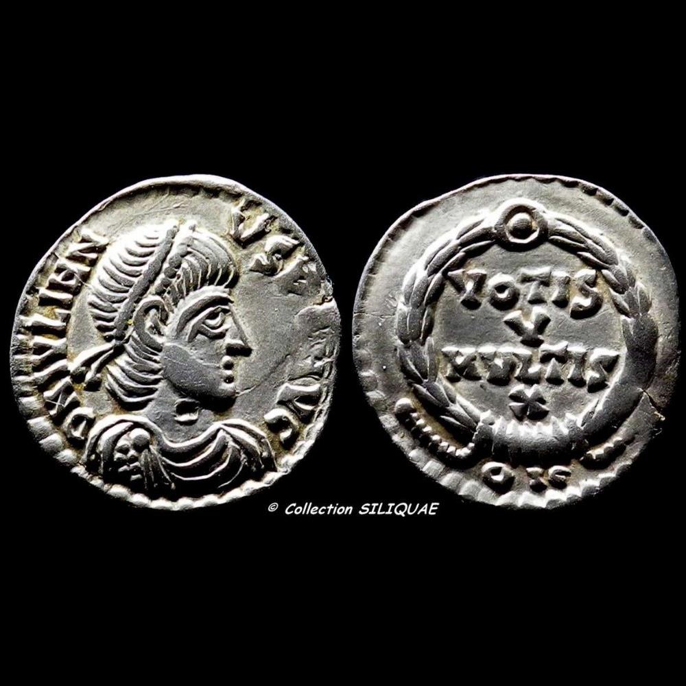 2 - LES IMITATIONS DE SILIQUES DE JULIEN II Silique imitation de Julien II La silique : cette petite (20mm) et légère (2gr) monnaie d'argent, qui succède au denier et à l'argenteus, est un très bon marqueur...