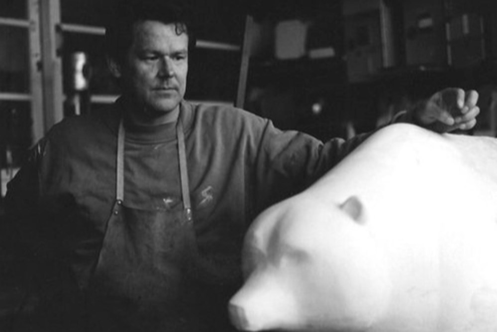  Laszlo Tibay &nbsp;est n&eacute; le 1er Avril 1962 &agrave; Szombathely en Hongrie. Cet artiste travaille le fer, l&rsquo;acier, le bronze et le bois. Son art, proche de celui des...