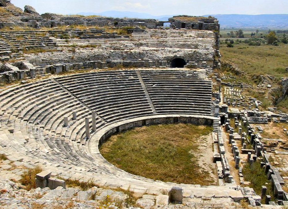 Ionie / Milet Milet (en grec ancien Μίλητος / Mílêtos) est une ancienne cité grecque d’Ionie. Le site archéologique est situé sur la côte sud-ouest de la Turquie, à quelques kilomètres...