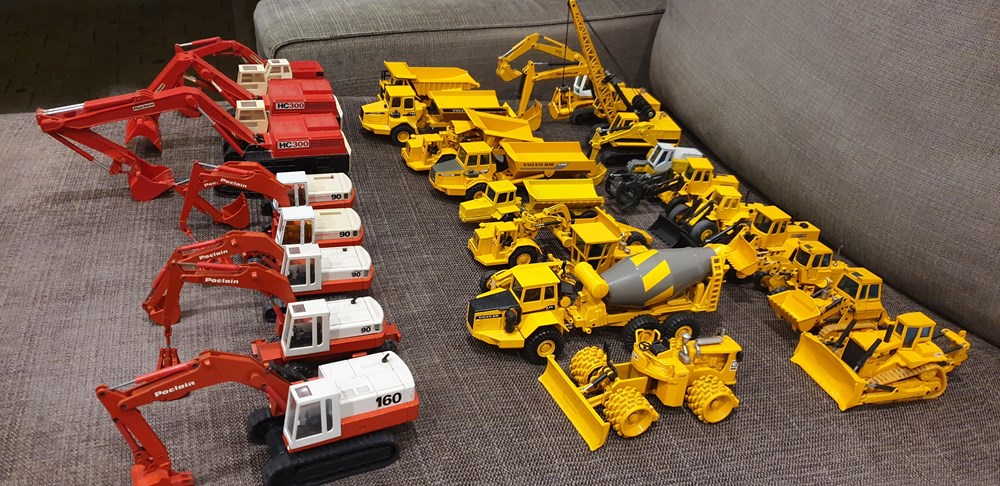  Collection de v&eacute;hicules de travaux publics de marques diff&eacute;rentes Conrad Joal ... Je vends l'ensemble, merci de faire une offre coh&eacute;rente 