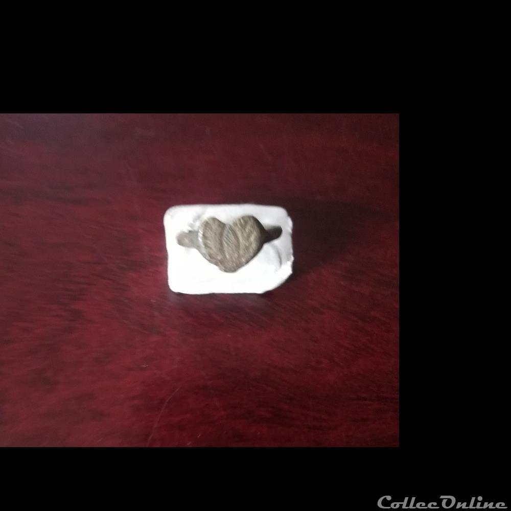  Bague de promesse ancienne en cuivre en forme de c&oelig;ur travaill&eacute;&nbsp; 
