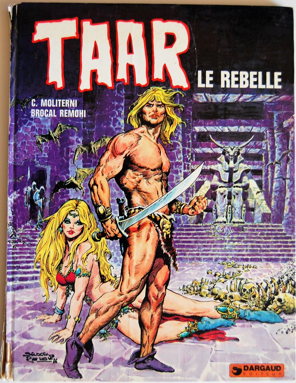 Taar Taar le rebelle est une série de Bande Dessinée éditée chez Dargaud, et créée par le scénariste Moliterni et le dessinateur Brocal-Remohi en 1976. Plusieurs des BD de cette collection sont...