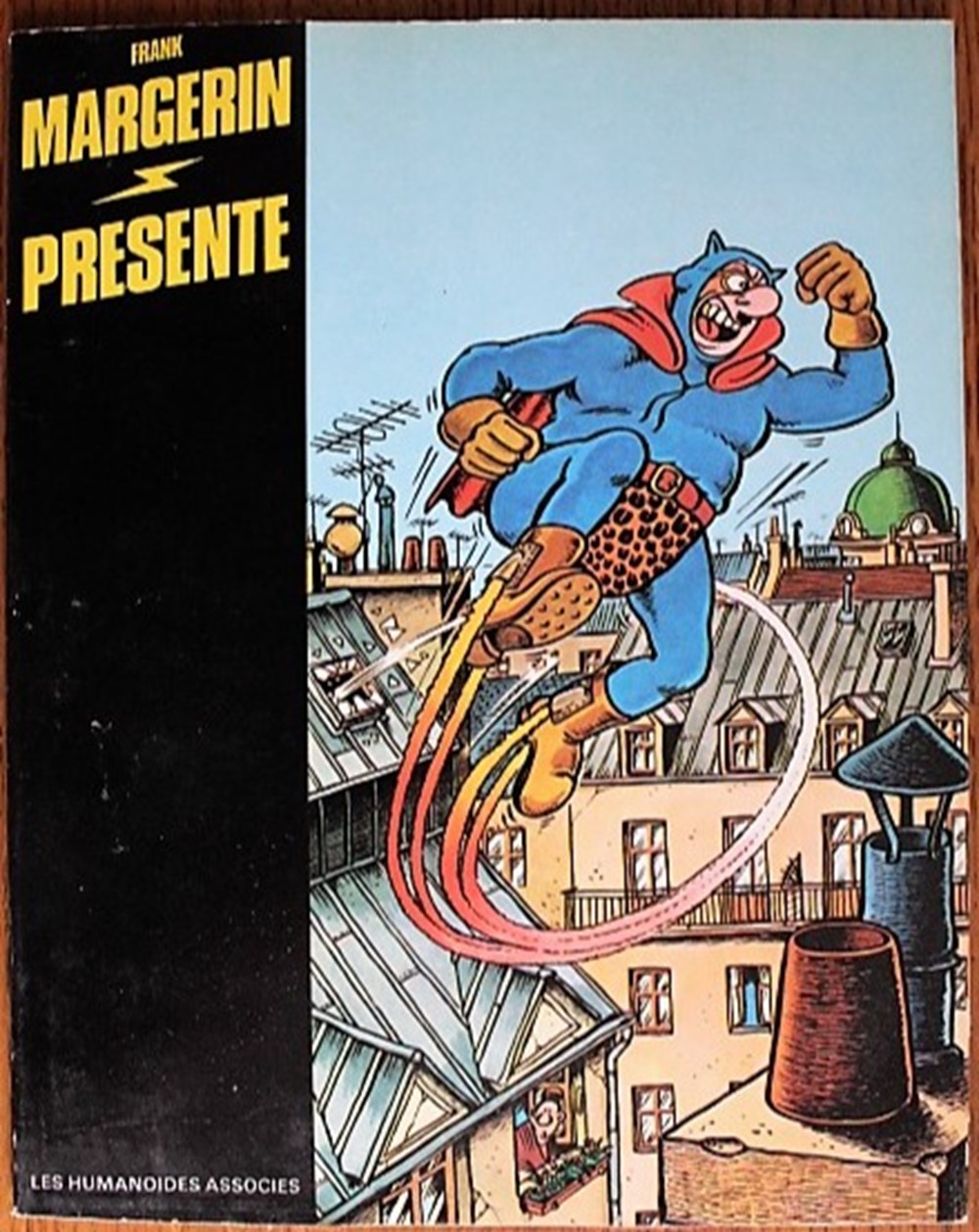 BD - Frank Margerin présente Frank Margerin présente est une série de Bande Dessinée humoristique créée par le scénariste et dessinateur éponyme. Plusieurs des BD de cette collection sont en vente sur https://www.delcampe.net/fr/collections/boutique/5araguaran5 ...