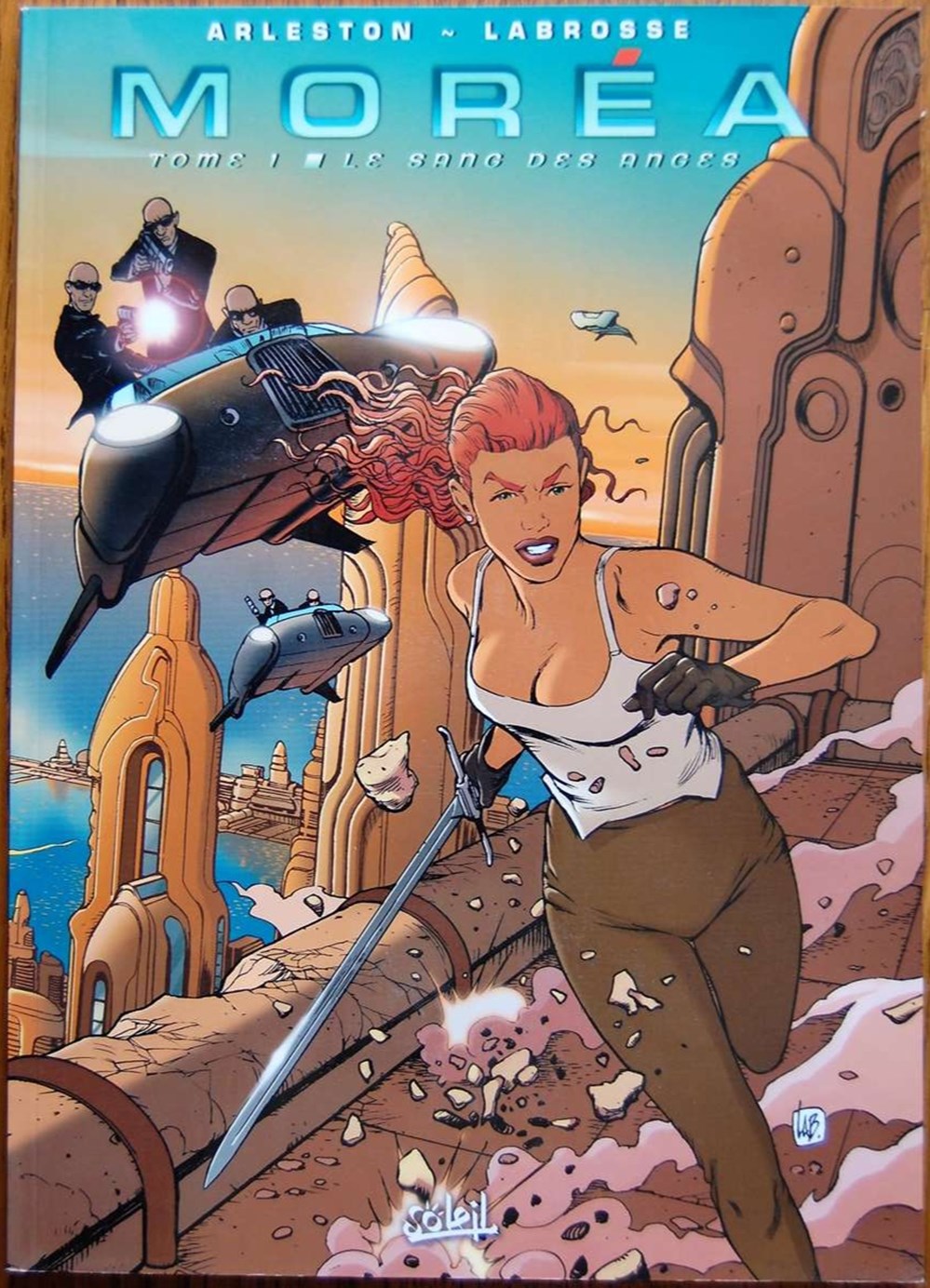 BD - Moréa Moréa est une série de Bande Dessinée de science-fiction française en huit volumes créée par le scénariste Scotch Arleston et le dessinateur Thierry Labrosse. Elle a été publiée par...