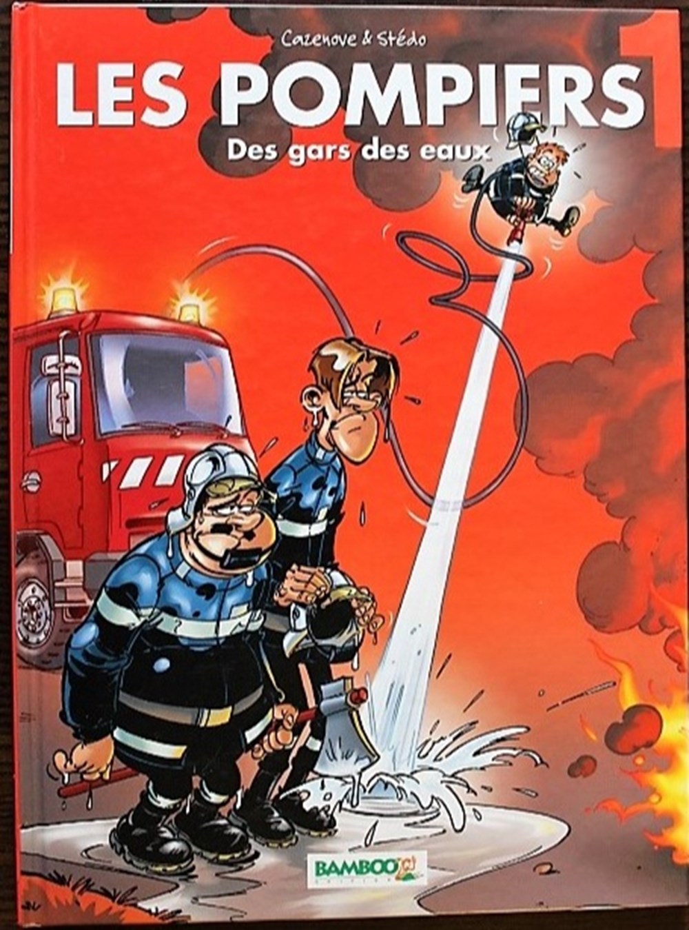 BD - Pompiers (Les) Série de Bande Dessinée créé en 2003 par Christophe Cazenove au scénario et Stédo au dessin. Plusieurs des BD de cette collection sont en vente