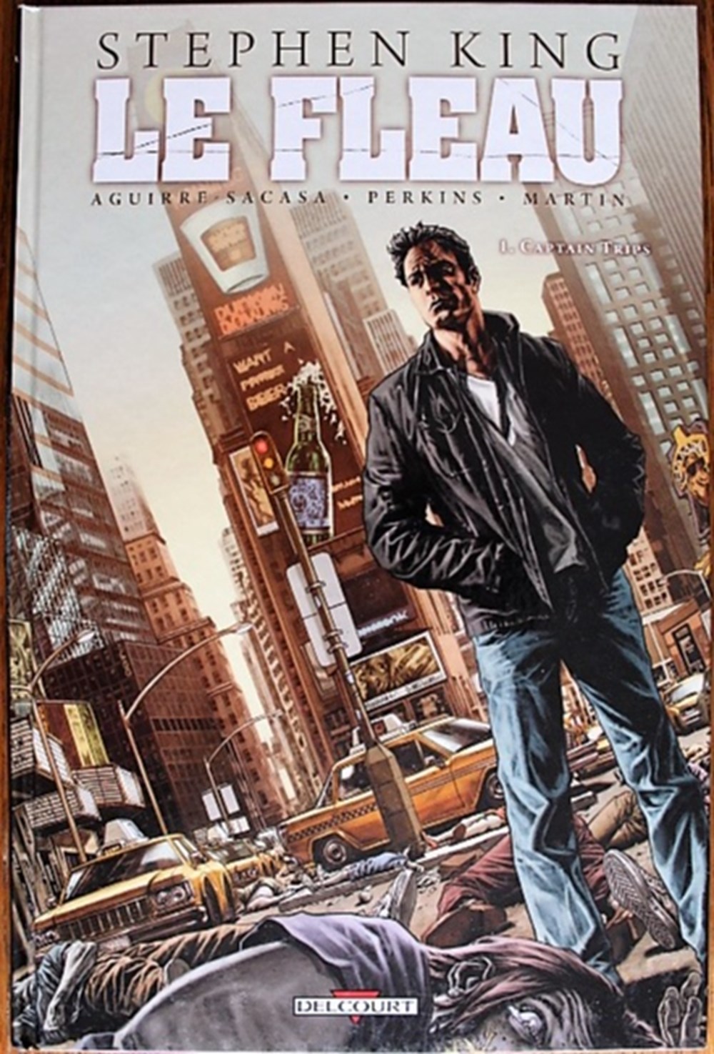  Le fl&eacute;au est une s&eacute;rie de Comic US adapt&eacute;e de l'oeuvre litt&eacute;raire de Stephen King en 2010.&nbsp; La s&eacute;rie comporte 12 volumes. Une base militaire secr&egrave;te, en plein d&eacute;sert...