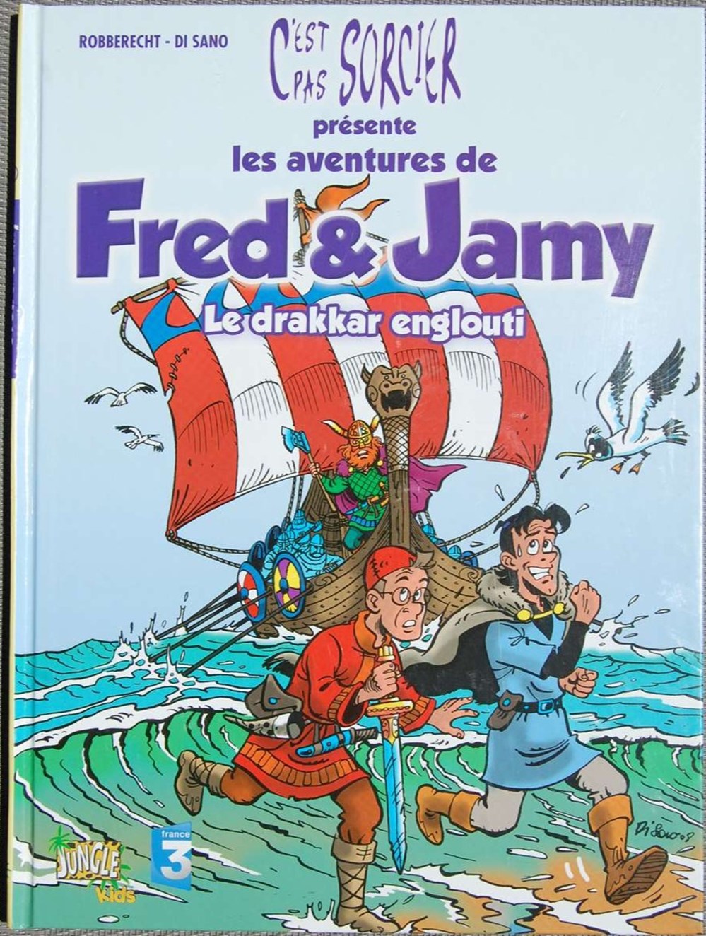 BD - Fred & Jamy (Les aventures de) - C'est pas sorcier C'est pas sorcier est un magazine télévisuel français de "vulgarisation" scientifique destiné aux enfants (ou au plus âgé !), présenté par Jamy Gourmaud, Frédéric Courant et Sabine Quindou et...