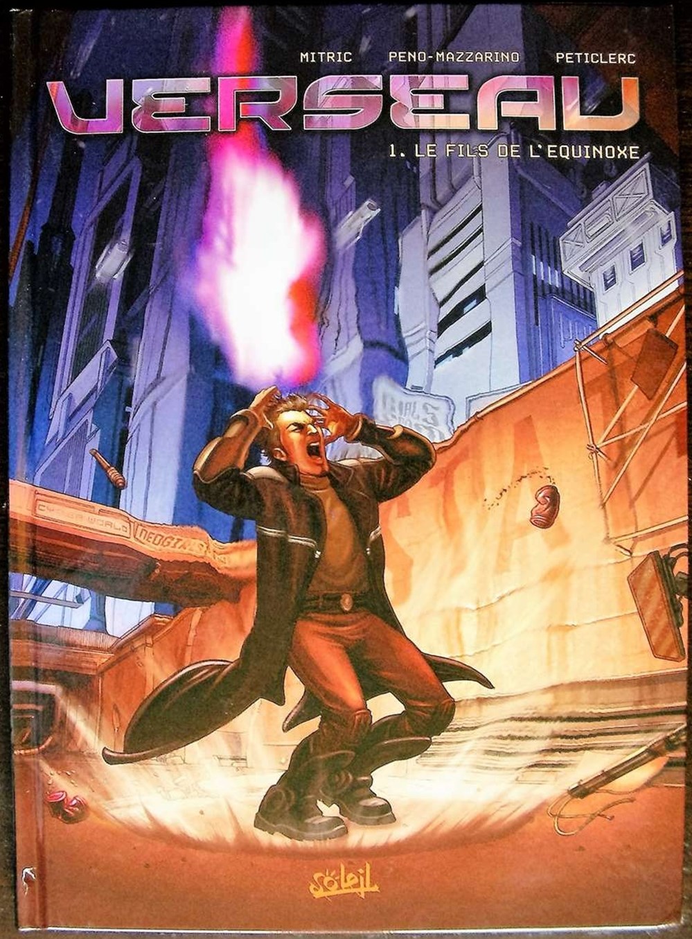 BD - Verseau Verseau est une série de Bande Dessinée de science-fiction créée en 2004 par les scénaristes Nicolas Mitric et laurent Peno-Mazzarini, et par le dessinateur Alain Peticlerc. Des BD de...