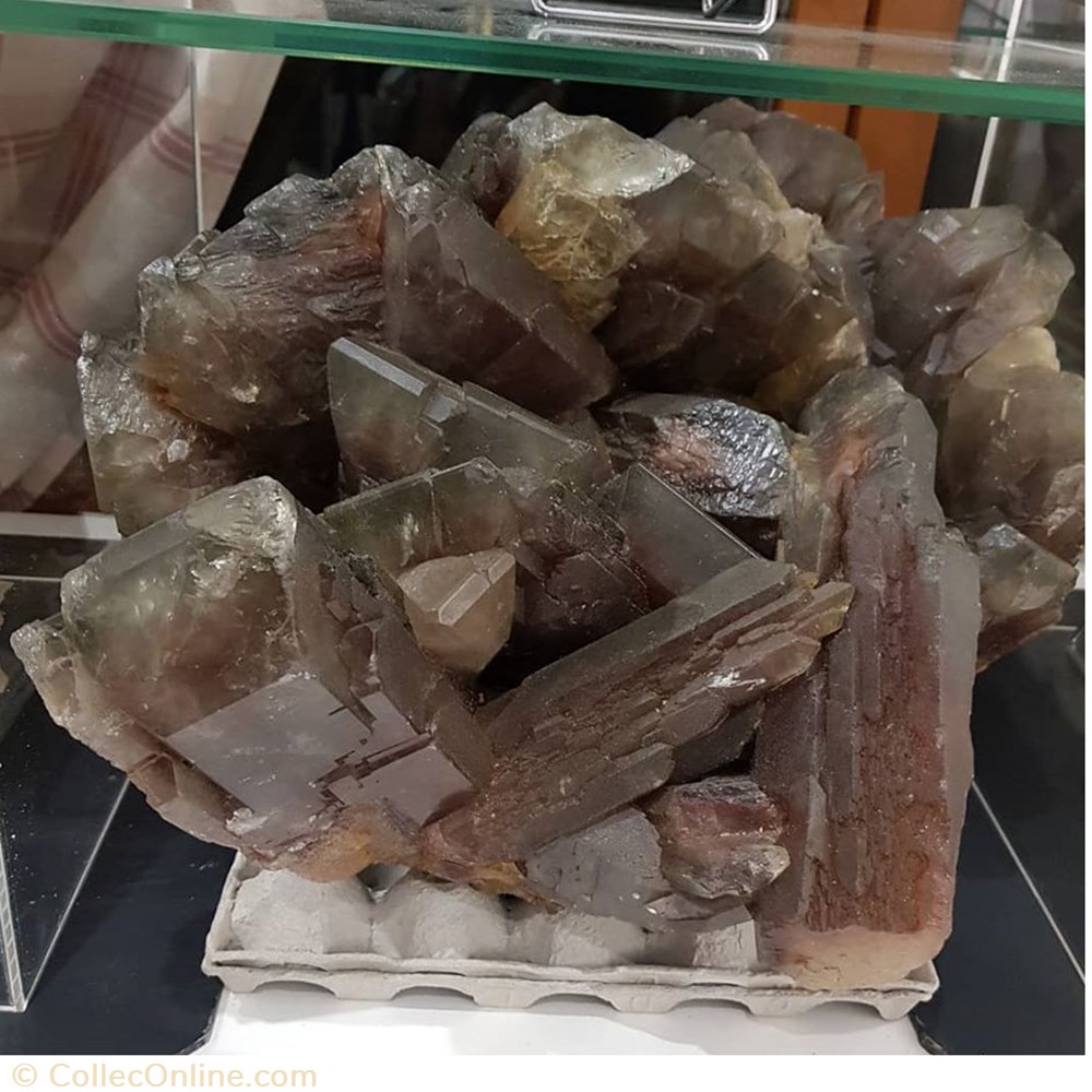  La reine des Barytine rouge et jaune une pure Merveille. Trouvaille 2017 sur le site de Jbel Aouam Mrirt Elle est &eacute;norme, plus 44 Kilogrammes. Une belle B&ecirc;te de...