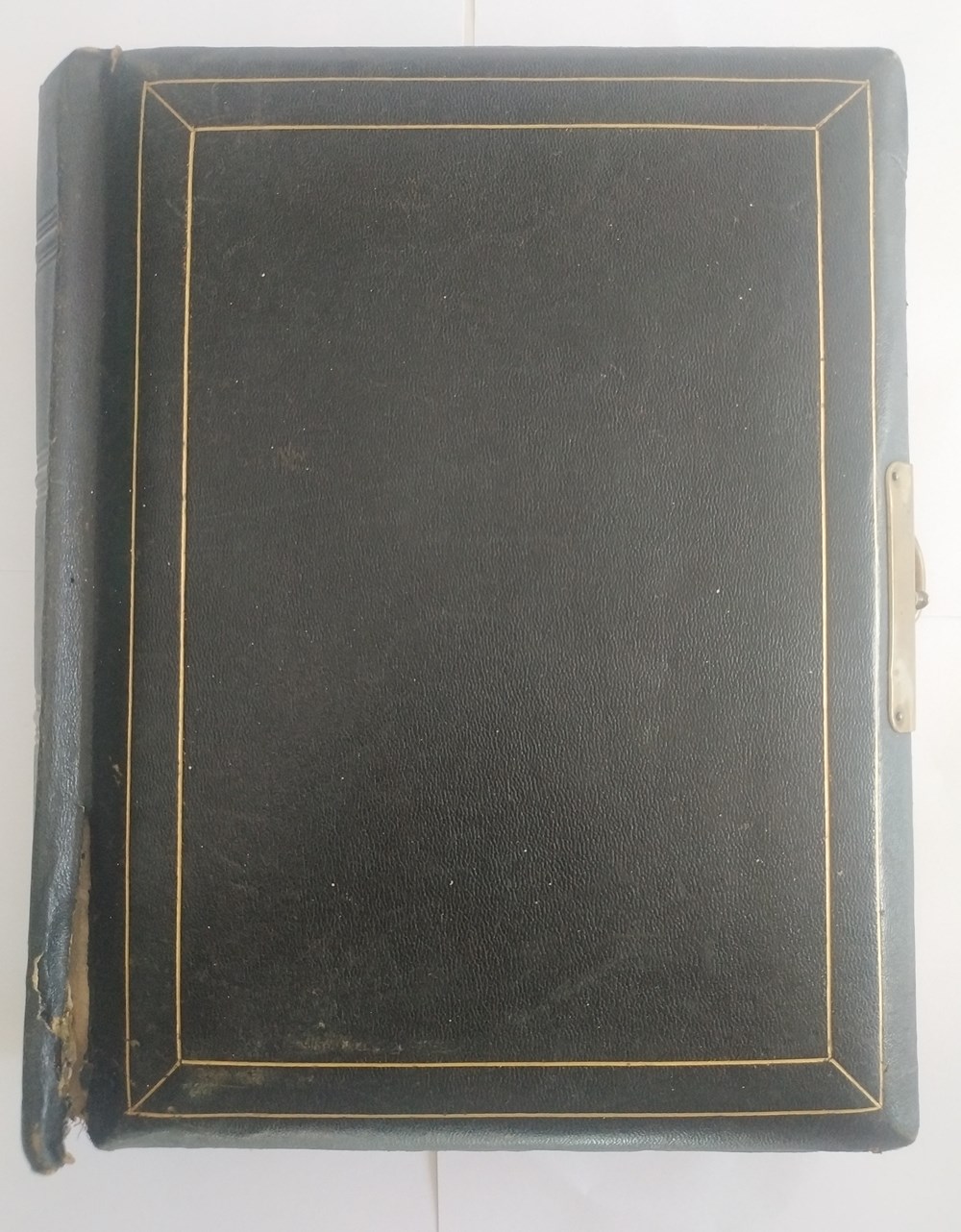  Album photo contenant 31 photos, pour la plupart des portraits au format CDV. Achet&eacute; sur eBay.&nbsp; 