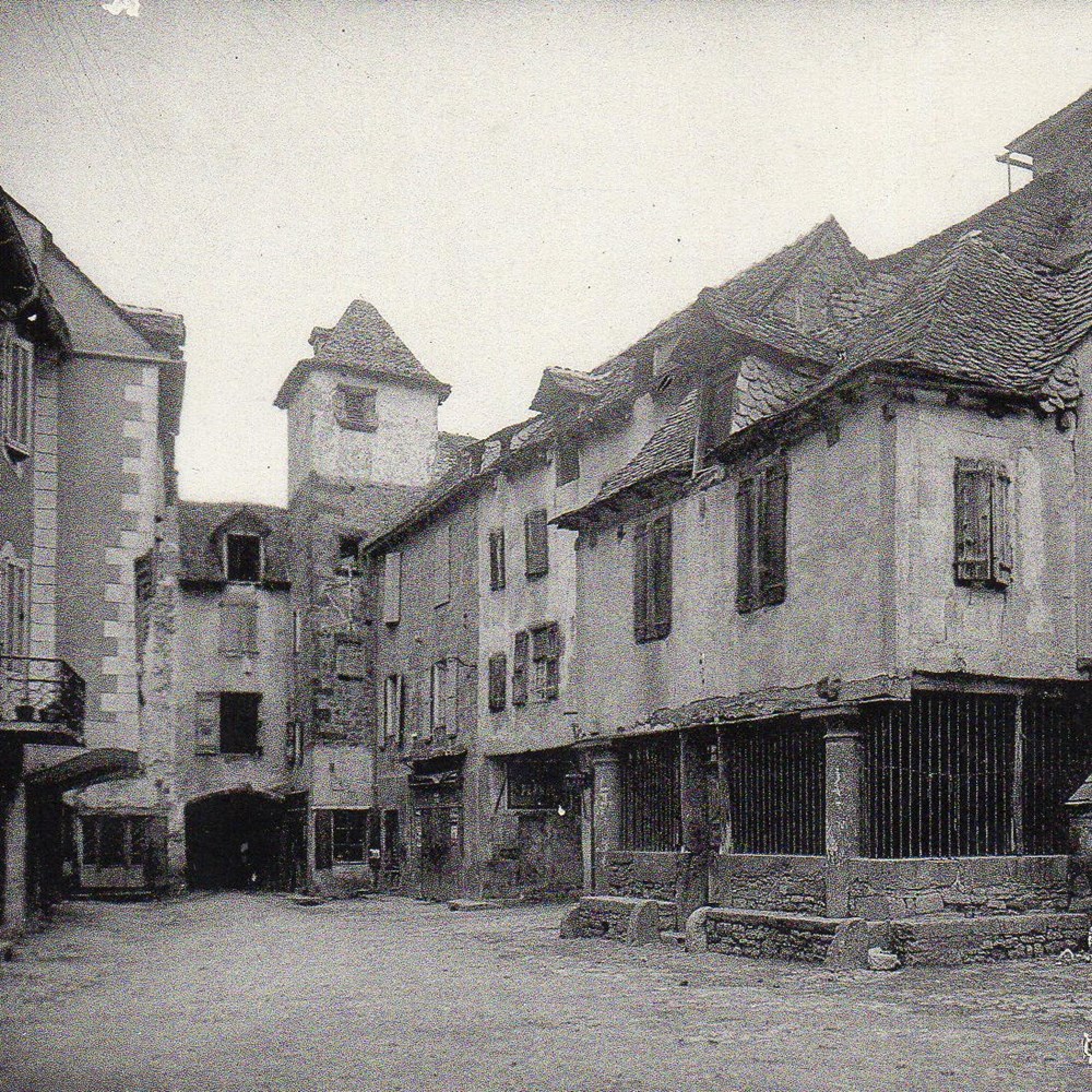 3 - C.P. La Canourgue (Lozère) Cartes grand format (C.P.S.M.) C01 - Edition Portal à la Canourgue C02 - Edition Castan à la Canourgue C03 - Edition Combier Imprimeur à Macon C04 - Edition Apa-Poux...