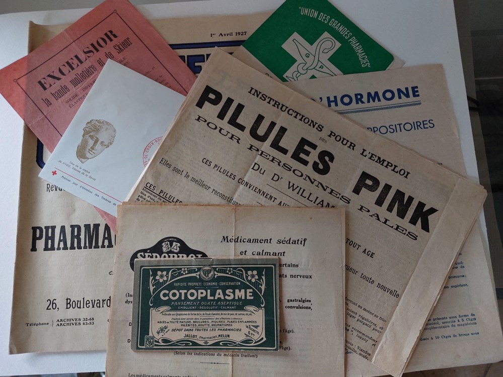 VIEUX PAPIERS / Santé Documents, prospectus, instructions, cartes postales, Mode d'emploi, timbres, articles, affiches, revues, tarifs.... 