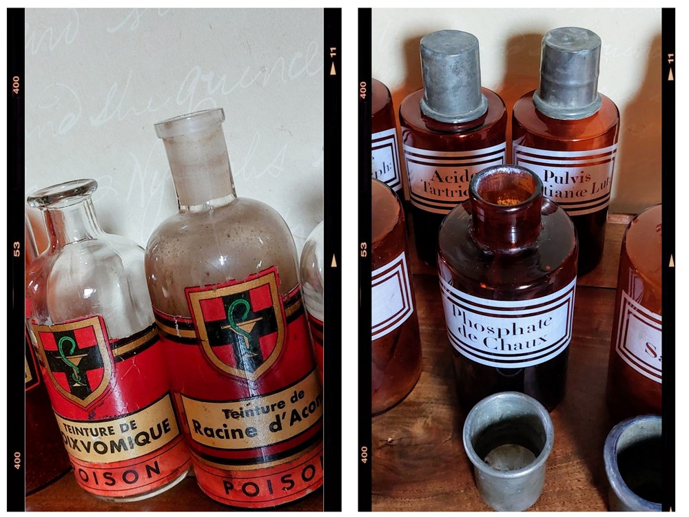 Petites collections de curiosité - " Couvercle étain " : Anciennes bouteilles de Pharmacie en verre ambré coiffées d'un COUVERCLE en ÉTAIN . Le couvercle est en forme de gobelet. Les gobelets ne...