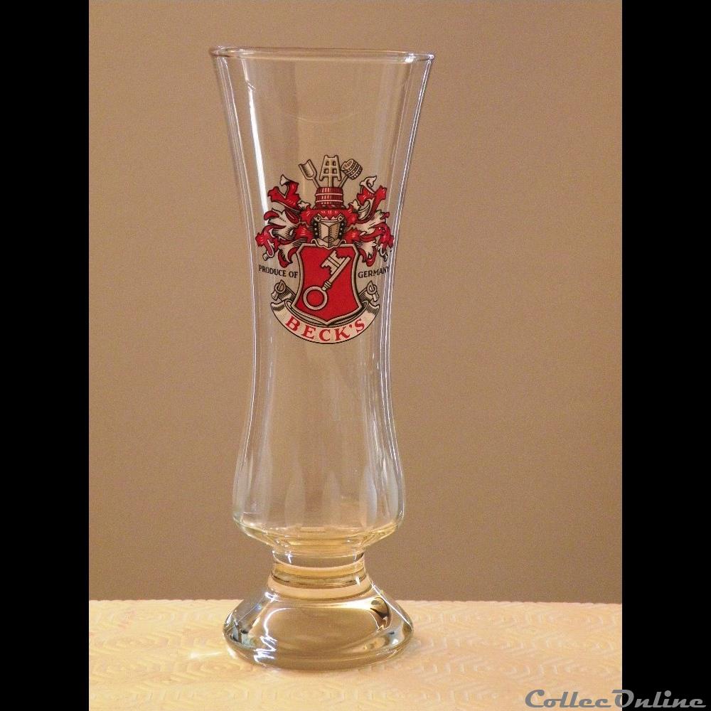 VERRES A BIERE SUR PIED