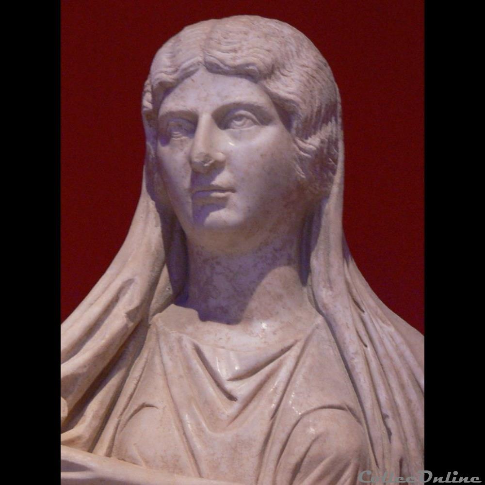 Julia Soaemias. Julia Soaemias (v. 180 - 11 mars 222 ) était une impératrice romaine de la dynastie des Sévères. Elle est née à Émèse ( Homs en Syrie), fille...