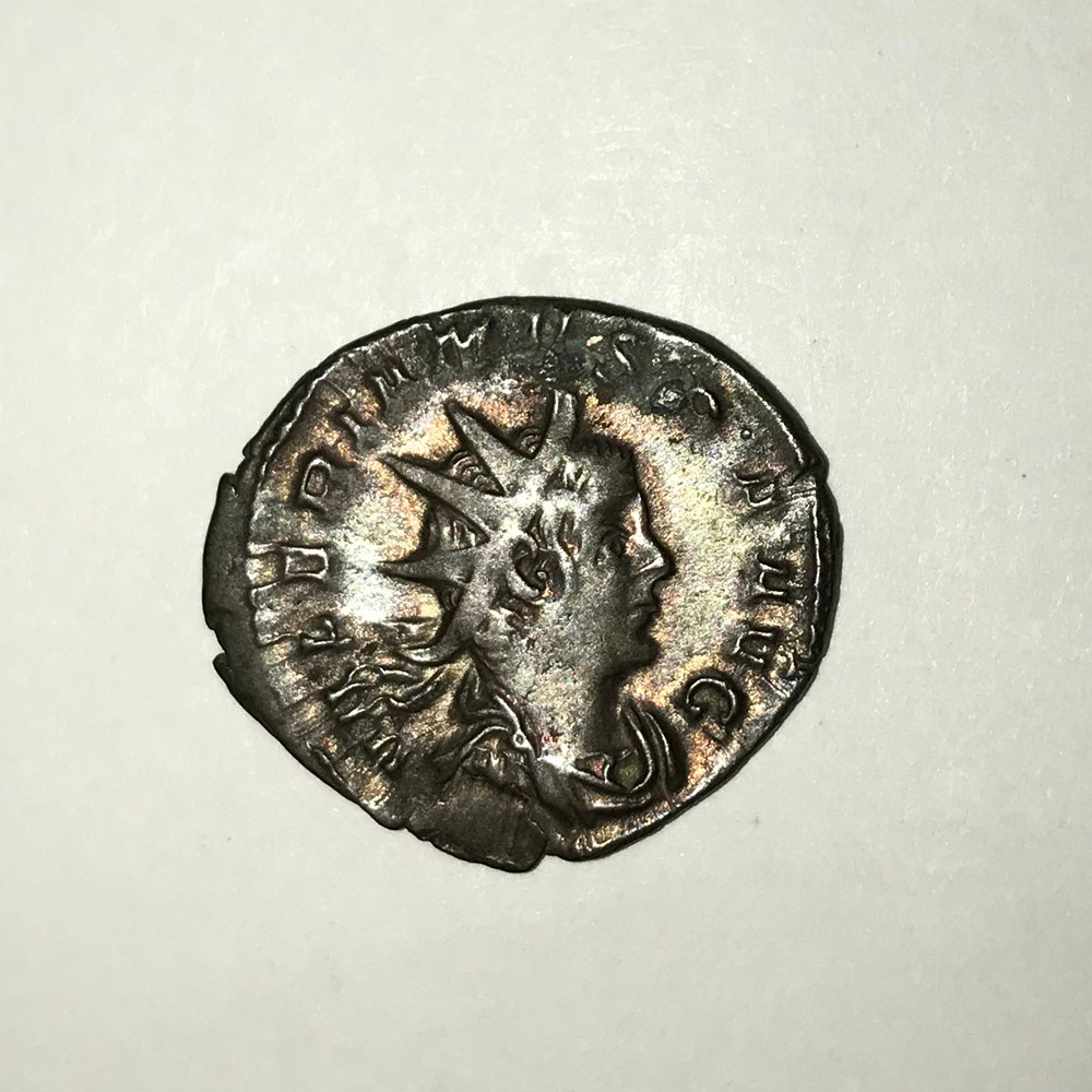 Monnaies Romaines - Valérien Ier VALÉRIEN Ier (07/253-06/260) Publius Licinius Valerianus Valérien est né en 193 et a eu une brillante carrière politique et militaire. Principal collaborateur de Trajan Dèce, il est proclamé auguste...