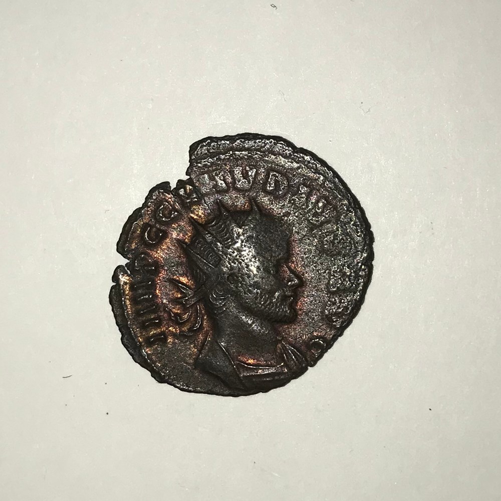 Monnaies Romaines - Claude II Le gothique CLAUDE II LE GOTHIQUE (09/268-06-08/270) Marcus Aurelius Claudius Claude II fut nommé maître de la Cavalerie après la défection d'Auréolus et fit partie du complot qui élimina Gallien. Ayant...