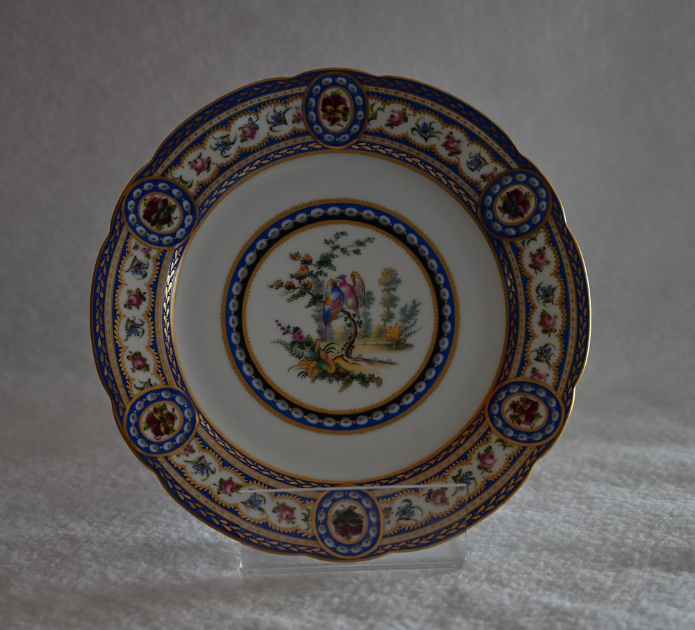 Porcelaine de Nyon Je collectionne la porcelaine de Nyon, je cherche à acquérir de nouveaux objets pour compléter ma collection. Je recherche en particulier des pièces provenant de la fabrique de porcelaine...